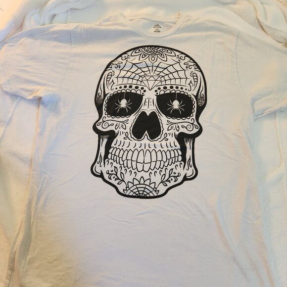 Way To Celebrate Halloween Skull Graphic Tee L/G - Picture 1 of 3
